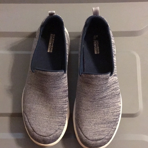 Woman’s Skechers GoWalk slip on shoes size 9 - Picture 1 of 6